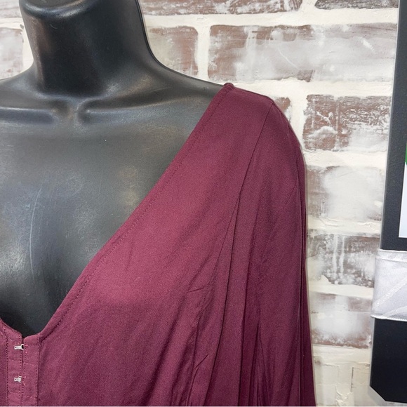 Torrid Women's Burgundy Button-Down Top 1X - Picture 2 of 5